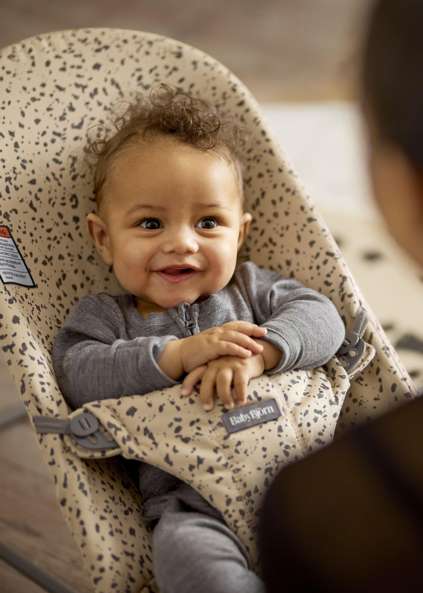 Bouncer Bliss in Beige/Dark Gray Print - Little Masterpieces by BabyBjörn