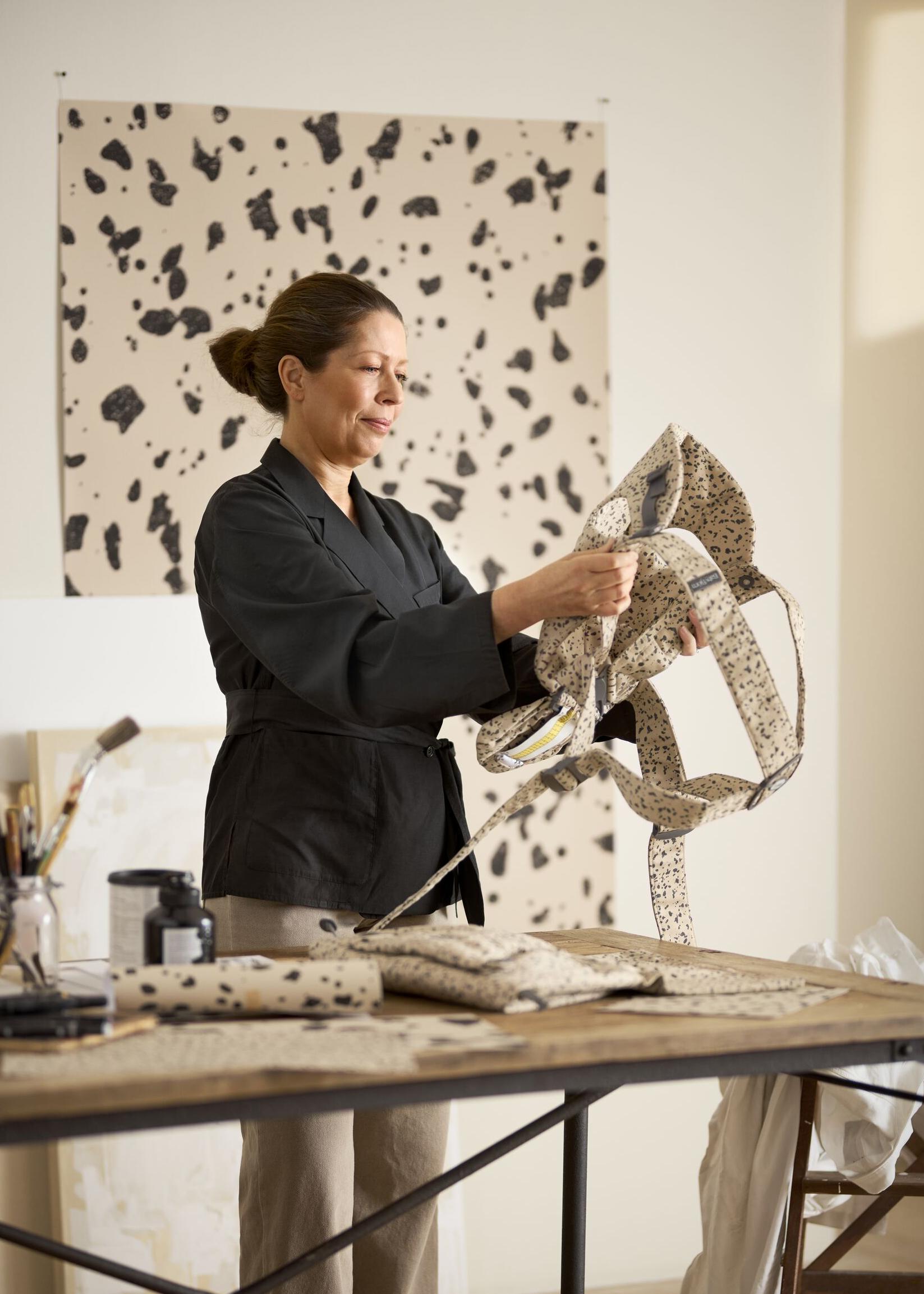Anna Björk and Baby Carrier Mini in Beige/Dark Grey Print - Little Masterpieces by BabyBjörn