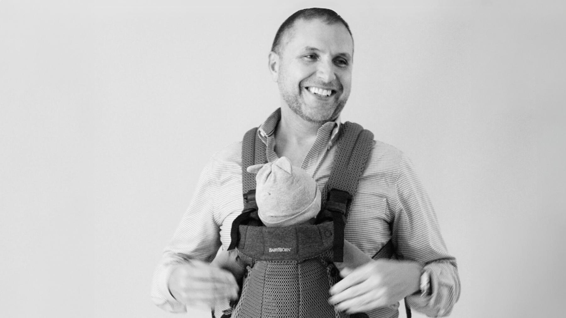 Find out what pediatric orthopedic surgeon and Director of IHDI Dr. Pablo Castaneda says about hip dysplasia, baby carriers and babies’ hip development in this video.