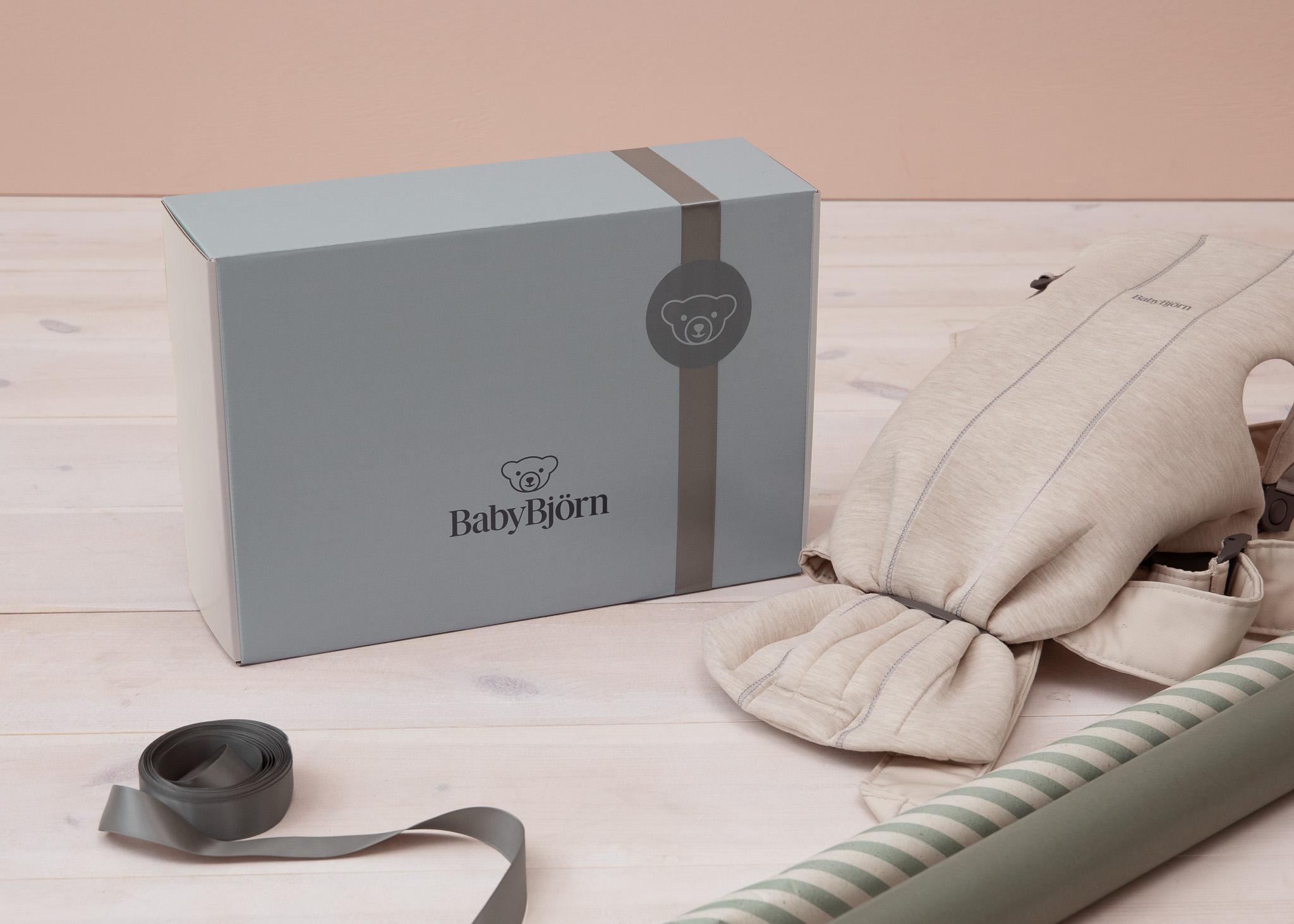 Gift wrapping with personal gift message - BabyBjörn